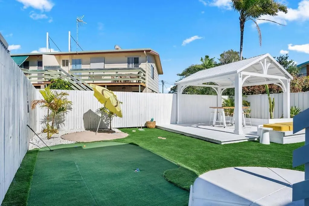 The Saguaro Villa #1 & Villa #2 Urangan 0*,  Australia